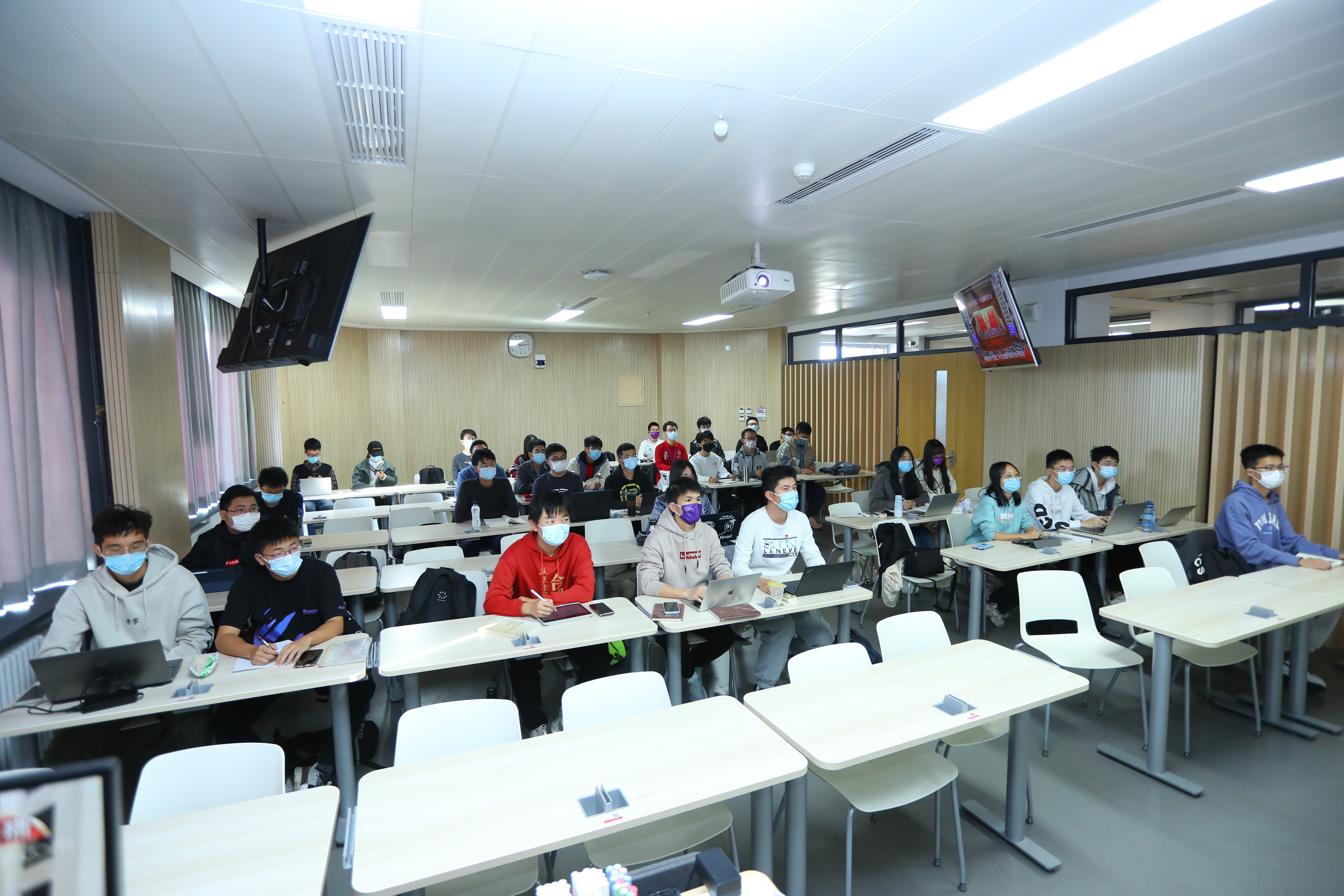 20221018-喜庆二十大,奋进新征程——十大老牌网堵网址本科生党支部热切关注党的二十大开幕会-刘雪天-土木水利能动法学社科行健联合主题党日.JPG