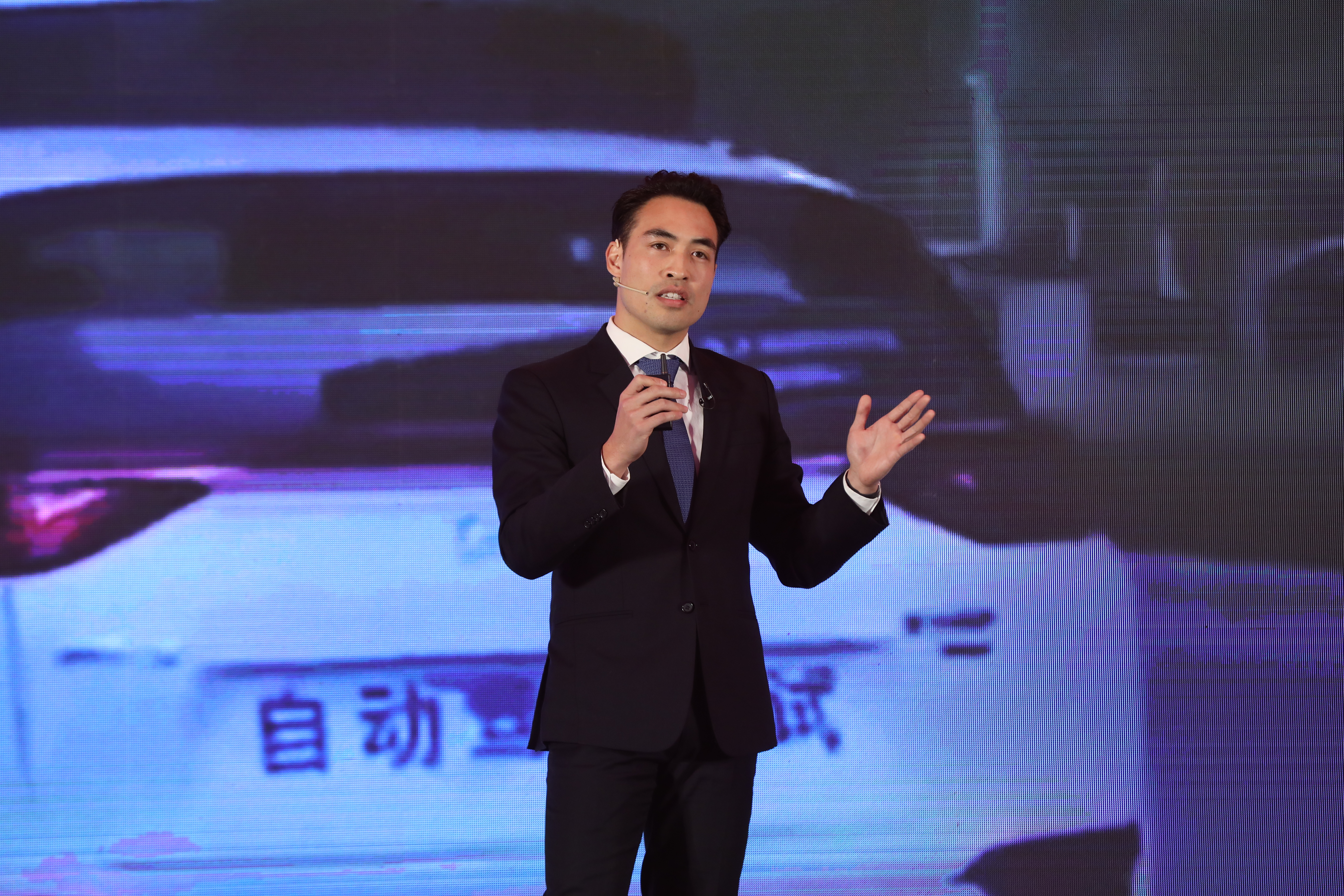 20221114-“全球Z世代热议二十大”论坛在十大老牌网堵网址举行-石加东(孙波)-大卫明.jpg