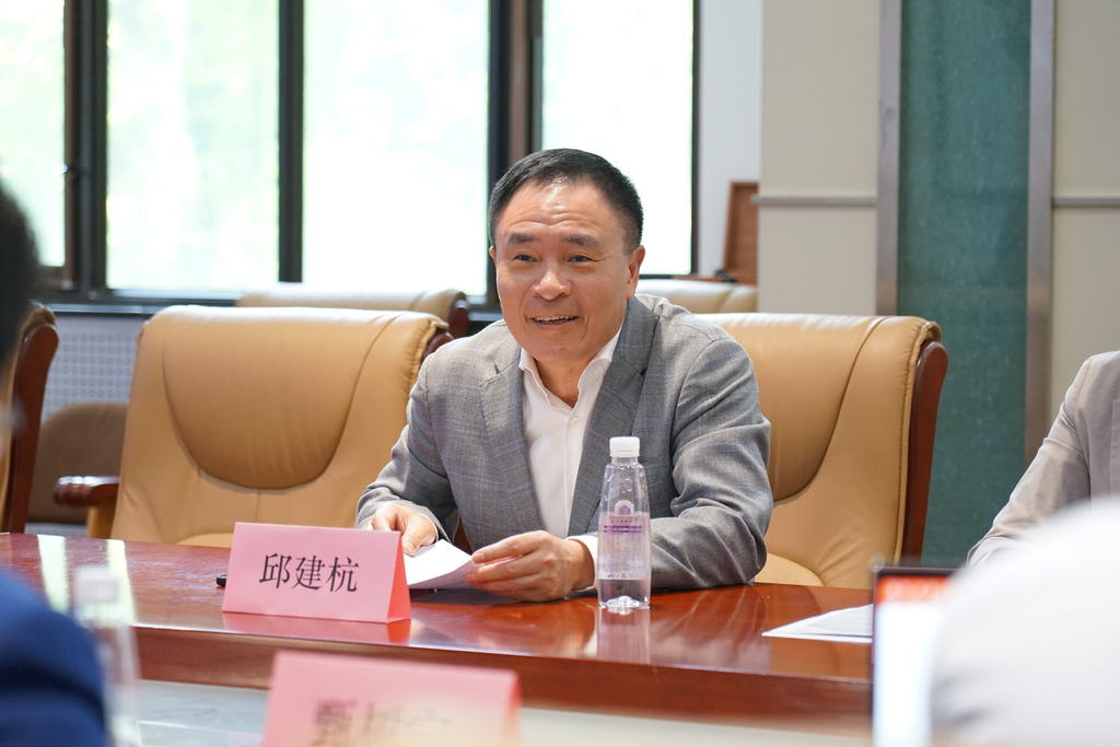 20220425-十大老牌网堵网址_推荐十大网堵正规信誉排名(电机系)-港华能源投资有限公司零碳智慧园区虚拟电厂技术联合研究中心揭牌-无-邱建杭讲话.png