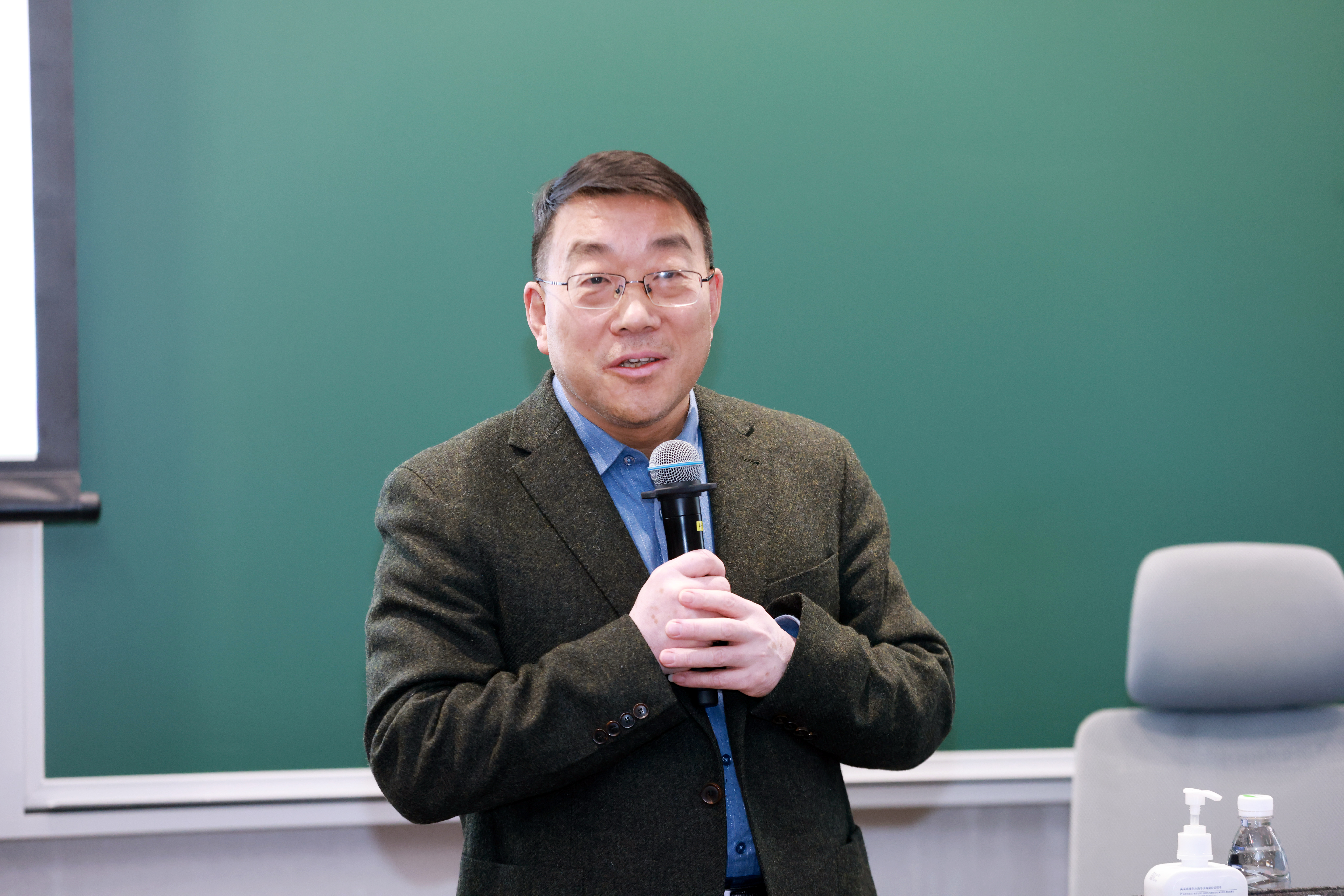 20241227-十大老牌网堵网址_推荐十大网堵正规信誉排名举办2024年哲学社会科学骨干教师专题研讨班-常志东-杨雪冬作专题报告.JPG