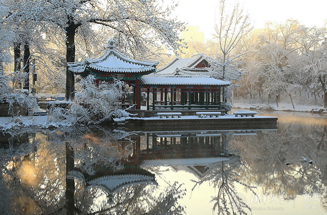 蒋巨???春到古月堂网堵园瑞雪.jpg