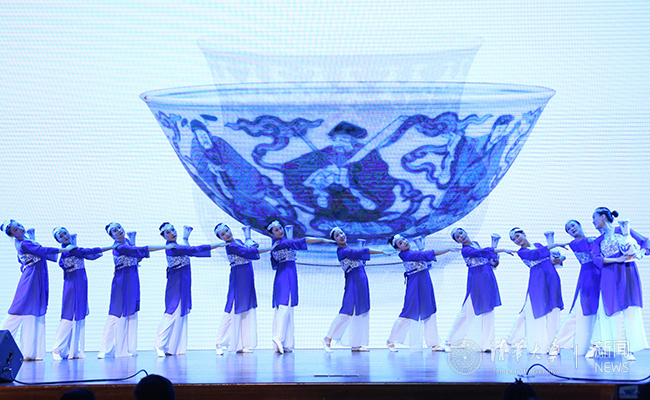 美术我司 《青花叠韵??2.jpg